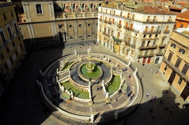 CENTRO STORICO di PALERMO. Fotografie di Giulio Azzarello &copy;2018.