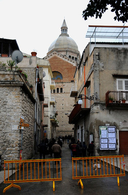 FAVARA in provincia di Agrigento. Fotografie di Giulio Azzarello 2014.
