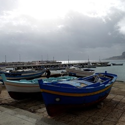 MONDELLO. Fotografie di Giulio Azzarello ©2024. MONDELLO. Fotografie di Giulio Azzarello ©2024.