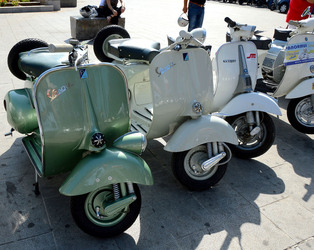 VESPE raduno storico a Palermo panoramiche e particolari. Fotografie di Giulio Azzarello &copy;2014.