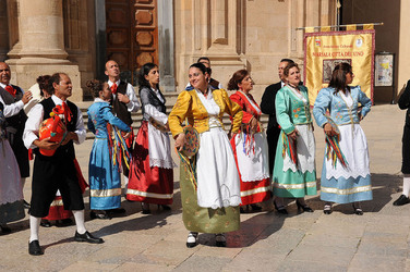 GRUPPO FOLK SICILIANO a Marsala. Fotografie di Giulio Azzarello &copy;2014.