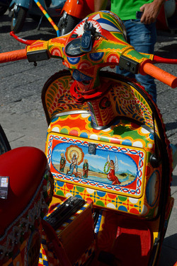 VESPE raduno storico a Palermo panoramiche e particolari. Fotografie di Giulio Azzarello &copy;2014.