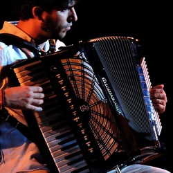 GIUSEPPE di BELLA artista musicista. Fotografie di Giulio Azzarello &copy;2020.