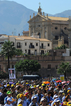 IL PAPA A PALERMO Papa Bendetto XVI. Fotografie di Giulio Azzarello ©2010 14.