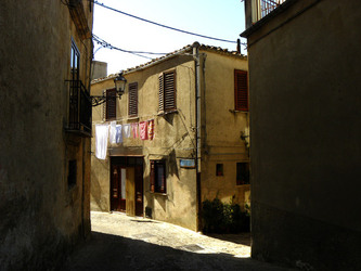 POLIZZI GENEROSA in Sicilia. Fotografie di Giulio Azzarello ©2014. POLIZZI GENEROSA in Sicilia. Fotografie di Giulio Azzarello ©2014.