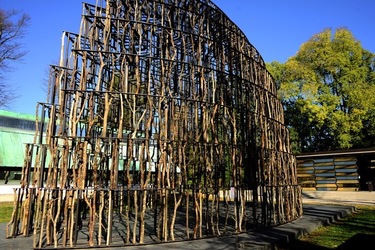 VENEZIA installazione lignea Giardini della Biennale di Arch. Cont. Fotografie di Giulio Azzarello &copy;2022.