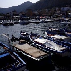 MONDELLO. Fotografie di Giulio Azzarello &copy;2022.