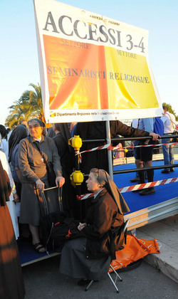 IL PAPA A PALERMO Papa Bendetto XVI. Fotografie di Giulio Azzarello ©2010 14.