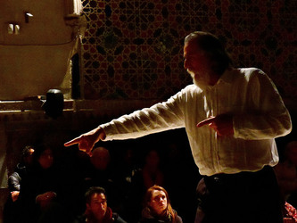 Mimmo Cuticchio in un suo spettacolo. Fotografie di Giulio Azzarello &copy;2017.