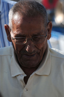 ANZIANI fotografie di Giulio Azzarello &copy;2014.