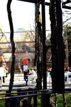 VENEZIA installazione lignea Giardini della Biennale di Arch. Cont. Fotografie di Giulio Azzarello &copy;2022.