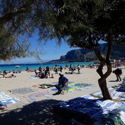 MONDELLO. Fotografie di Giulio Azzarello &copy;2024.