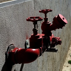 ROSSO. Fotografie di Giulio Azzarello &copy;2022.