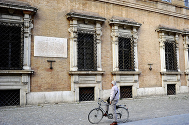 MODENA centro storico. Fotografie di Giulio Azzarello ©2016. MODENA centro storico. Fotografie di Giulio Azzarello ©2016.