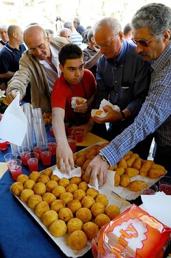 CAMILLERI e MONTALBANO a Porto Empedocle Agrigento . Fotografie di Giulio Azzarello ©2014. CAMILLERI e MONTALBANO a Porto Empedocle Agrigento . Fotografie di Giulio Azzarello ©2014.