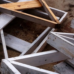 LEGNI SPEZZATI. Fotografie di Giulio Azzarello &copy;2022.