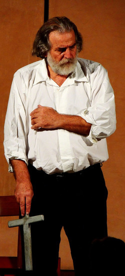 CARLO MAGNO spettacolo epico di e con Mimmo Cuticchio. Fotografie di Giulio Azzarello &copy;2014.