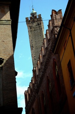 BOLOGNA centro storico. Fotografie di Giulio Azzarello &copy;2018.