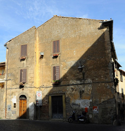 VITERBO e il suo centro storico. Fotografie di Giulio Azzarello &copy;2014.