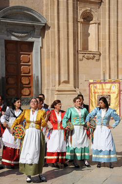 GRUPPO FOLK SICILIANO a Marsala. Fotografie di Giulio Azzarello &copy;2014.