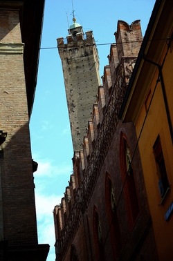 BOLOGNA centro storico. Fotografie di Giulio Azzarello &copy;2018.