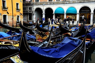 VENEZIA fotografie di Giulio Azzarello &copy;2022.