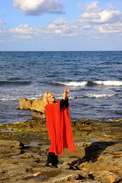 SARA FAVARO attrice e scrittrice italiana. Fotografie di Giulio Azzarello &copy;2015 2016.
