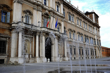 MODENA centro storico. Fotografie di Giulio Azzarello ©2016. MODENA centro storico. Fotografie di Giulio Azzarello ©2016.