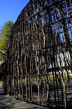 VENEZIA installazione lignea Giardini della Biennale di Arch. Cont. Fotografie di Giulio Azzarello &copy;2022.
