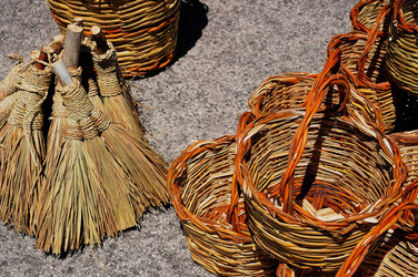 CESTO tipico tradizionale siciliano impagliato. Fotografie di Giulio Azzarello &copy;2014.