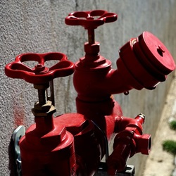 ROSSO. Fotografie di Giulio Azzarello &copy;2022.