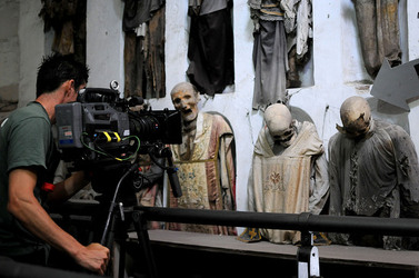 Le CATACOMBE di Palermo documentario film. Fotografie di scena e set di Giulio Azzarello &copy;2014.
