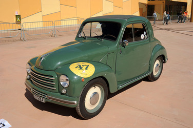 AUTO CLASSICHE ovvero la loro modernit&agrave; in mostra con tanti modelli del passato. Fotografie di Giulio Azzarello &copy;2014.