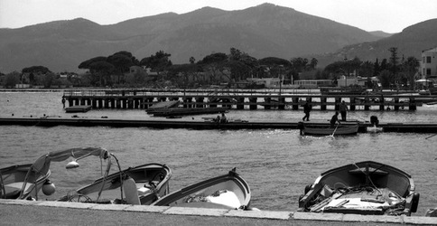 BIANCO NERO. Fotografie di Giulio Azzarello ©2021. BIANCO NERO. Fotografie di Giulio Azzarello ©2021.