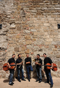 GIACOMO CUTICCHIO e il suo ensemble musicale. Fotografie di Giulio Azzarello &copy;2014.