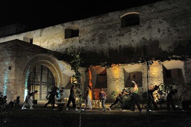 DANZE URBANE contemporanee per le vie di Palermo. Fotografie di Giulio Azzarello &copy;2014.