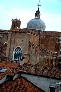 VENEZIA fotografie di Giulio Azzarello &copy;2022.