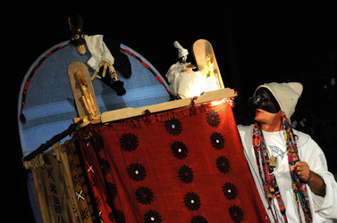 BRUNO LEONE e il suo Pulcinella spettacolo. Fotografie di Giulio Azzarello ©2014. BRUNO LEONE e il suo Pulcinella spettacolo. Fotografie di Giulio Azzarello ©2014.