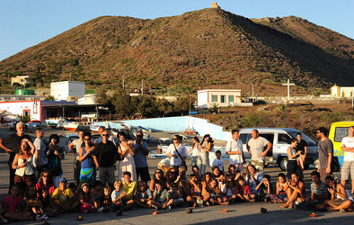 TRAMPOLIERI A LINOSA in Sicilia tutti i momenti dello spettacolo. Fotografie di Giulio Azzarello &copy;2014.