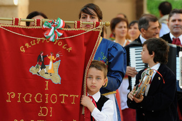 GRUPPO FOLK SICILIANO a Marsala. Fotografie di Giulio Azzarello &copy;2014.