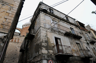 FAVARA in provincia di Agrigento. Fotografie di Giulio Azzarello 2014.