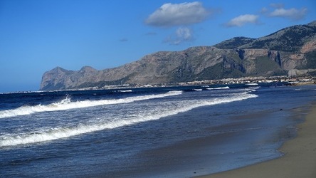 COSTA SICILIANA. Fotografie di Giulio Azzarello &copy;2022.