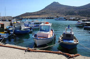 Il PORTO DI FAVIGNANA in Sicilia visioni panoramiche o particolari. Fotografie di Giulio Azzarello &copy;2014.