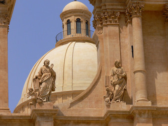 IL BAROCCO DI NOTO in Sicilia panoramiche e particolari. Fotografie di Giulio Azzarello &copy;2014.