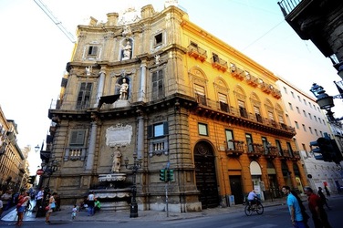 CENTRO STORICO di PALERMO. Fotografia di Giulio Azzarello &copy;2018.