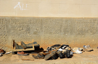 SCARPE di persone povere. Fotografie di Giulio Azzarello &copy;2016.