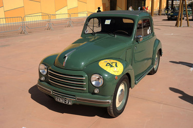 AUTO CLASSICHE ovvero la loro modernit&agrave; in mostra con tanti modelli del passato. Fotografie di Giulio Azzarello &copy;2014.