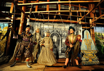 TRADIZIONI IN VIAGGIO mostra di pupi di Mimmo Cuticchio. Fotografie di Giulio Azzarello &copy;2014.