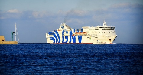 LA COSTA e il PORTO di PALERMO fotografie di Giulio Azzarello &copy;2018.