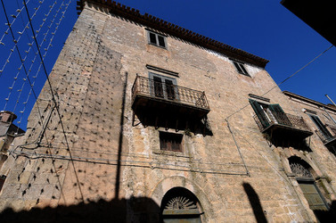 POLIZZI GENEROSA in Sicilia. Fotografie di Giulio Azzarello ©2014. POLIZZI GENEROSA in Sicilia. Fotografie di Giulio Azzarello ©2014.